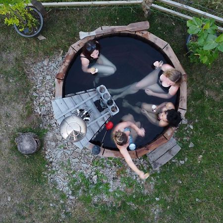 Airstream, Vintage American Caravan & Hottub Ashburton Esterno foto
