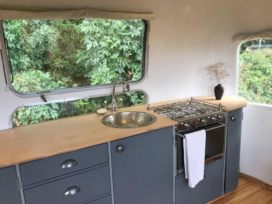 Airstream, Vintage American Caravan & Hottub Ashburton Esterno foto