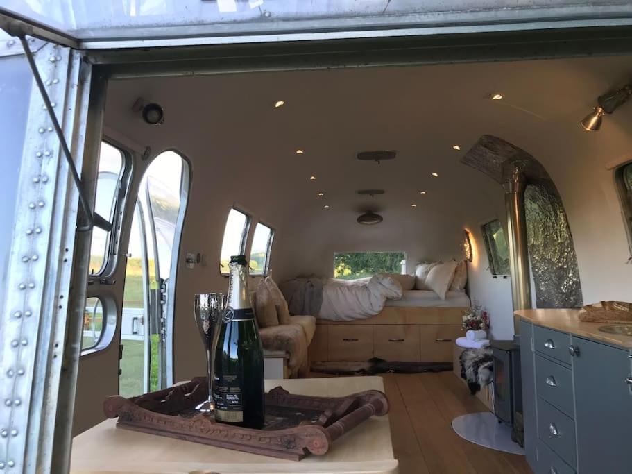 Airstream, Vintage American Caravan & Hottub Ashburton Esterno foto