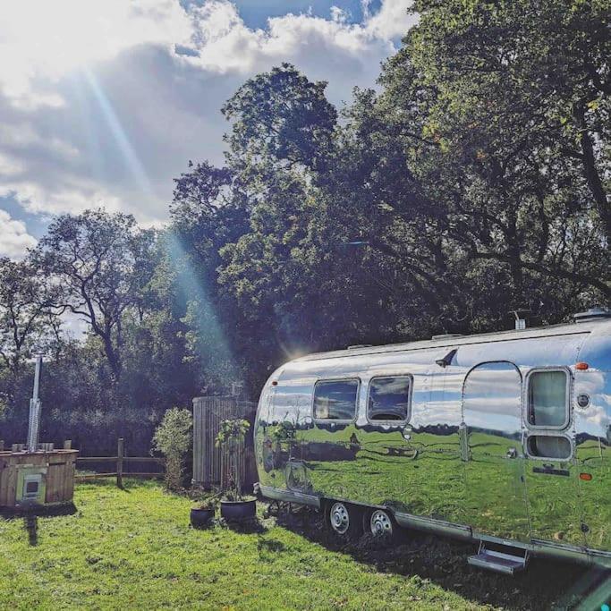 Airstream, Vintage American Caravan & Hottub Ashburton Esterno foto