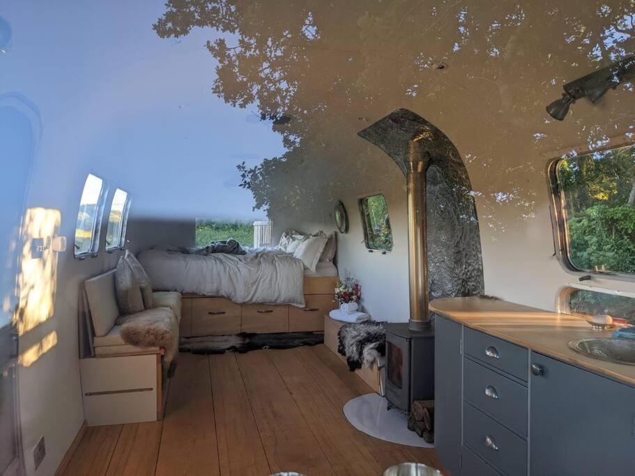 Airstream, Vintage American Caravan & Hottub Ashburton Esterno foto