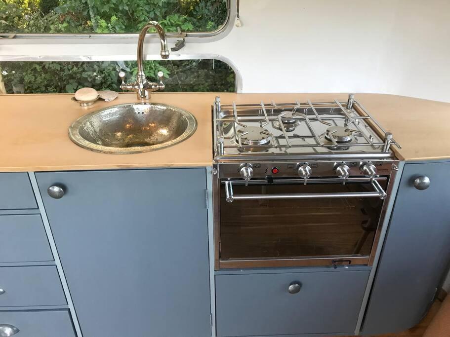 Airstream, Vintage American Caravan & Hottub Ashburton Esterno foto