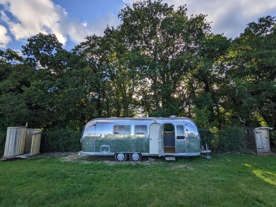 Airstream, Vintage American Caravan & Hottub Ashburton Esterno foto