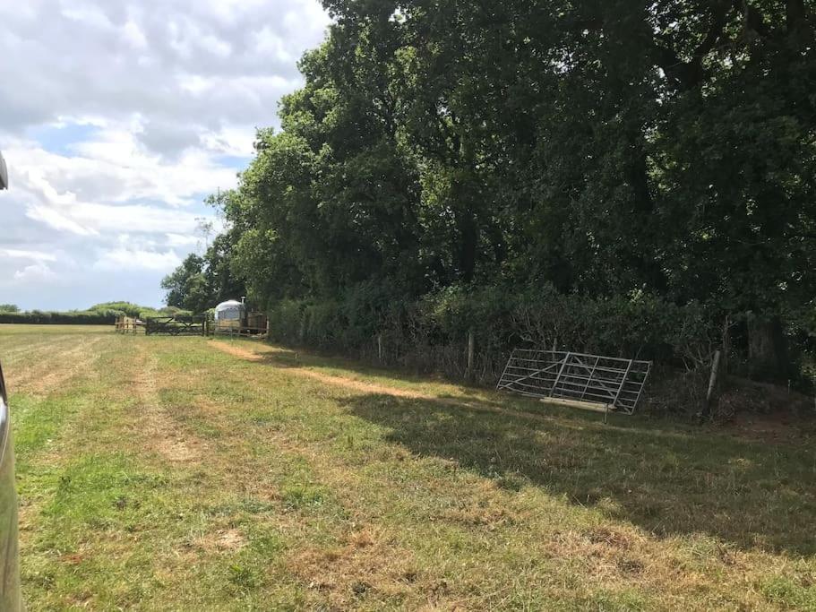 Airstream, Vintage American Caravan & Hottub Ashburton Esterno foto