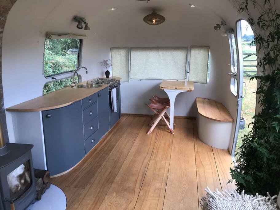 Airstream, Vintage American Caravan & Hottub Ashburton Esterno foto