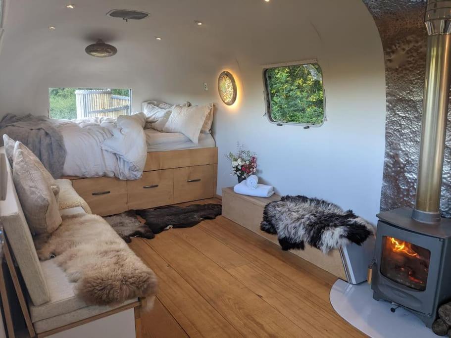 Airstream, Vintage American Caravan & Hottub Ashburton Esterno foto