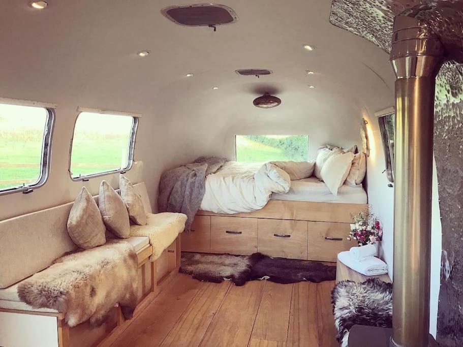 Airstream, Vintage American Caravan & Hottub Ashburton Esterno foto